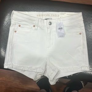 American eagle woman’s size 4. White jean shorts NWT